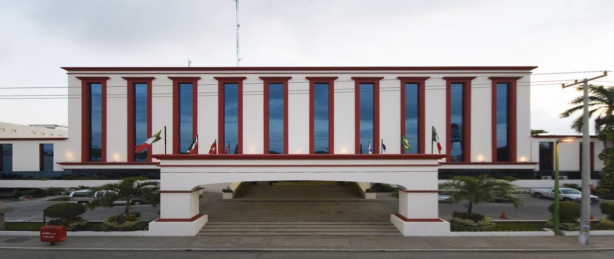 Foto de edificio en venta en boulevard adolfo ruiz cortines , centro delegacional 6, centro, tabasco, 28230041 No. 01
