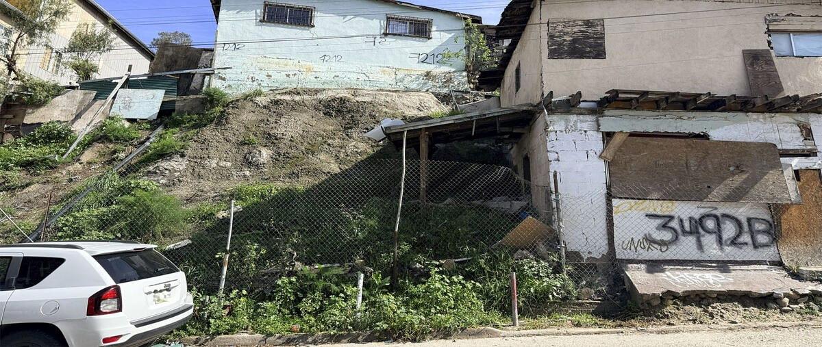 Foto de terreno habitacional en cañón johnson , zona centro, tijuana, baja california, 0 foto 03 Foto de terreno habitacional en venta en cañón johnson , zona centro, tijuana, baja california, 0 No. 03
