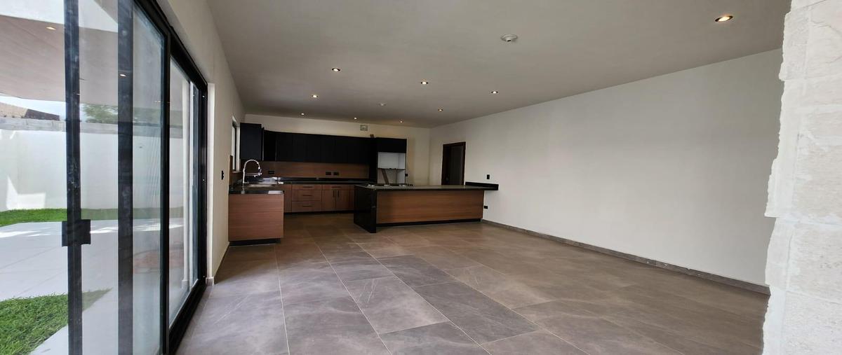 Foto de casa en venta en  , fraccionamiento valencia, saltillo, coahuila de zaragoza, 0 No. 05