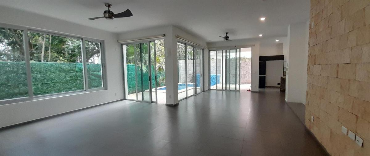 Foto de casa en venta en  , residencial cumbres, benito juárez, quintana roo, 30356920 No. 01