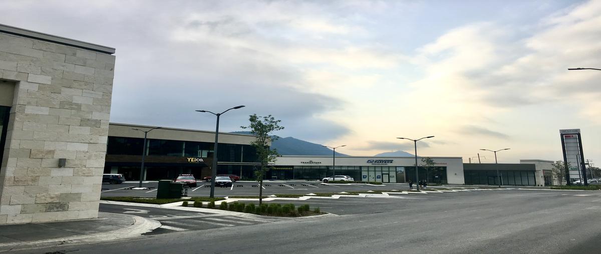 Foto de local en renta en  , villas de la hacienda, monterrey, nuevo león, 28304840 No. 04