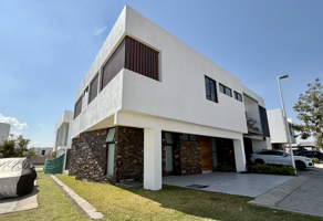 Foto de inmueble en Avenida Camino Real a Colima 200 #200, Col. Villa Real C.P. 45645, Tlajomulco de Zúñiga