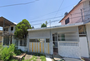 Foto de inmueble en AVE HERMANDAD #s/n, Col. Miguel Hidalgo C.P. 91712, Veracruz