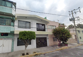 Foto de inmueble en Teniente Roberto Gómez Moreno  #s/n, Col. Escuadrón 201 C.P. 09060, Iztapalapa