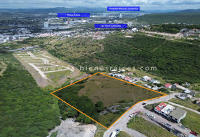 Foto de inmueble en Bosques de Lirios, 76148 Santiago de Querétaro, Qro., Col. Belén C.P. 76148, Querétaro