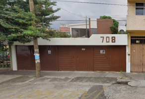 Foto de inmueble en Calle Ana María Gallaga, Col. Cuauhtémoc C.P. 58020, Morelia