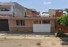 Foto de inmueble en Fuentes de Zamora, Col. Villa de La Fuente C.P. 60133, Uruapan
