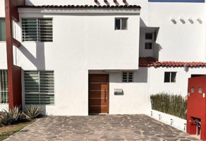 Foto de inmueble en Cto. Del Abeto, 45654 Altus Bosques, Jal., Col. Las Palmas C.P. 45654, Tlajomulco de Zúñiga