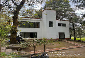 Foto de inmueble en Los Ocotes, 62520 Tepoztlán, Mor., Col. Los Ocotes C.P. 62520, Tepoztlán