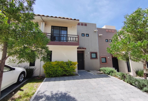 Foto de inmueble en Av. de la Cantera 2900-int c 56, Dos Valles Residencial Casa 30, 76116 Santiago de Querétaro, Qro. #2900Int. 56, Col. Ciudad del Sol Sección Valle de Santiago C.P. 76116, Querétaro
