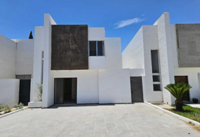 Foto de inmueble en Paseo del Tornado 148 #148, Col. Residencial Senderos C.P. 27018, Torreón