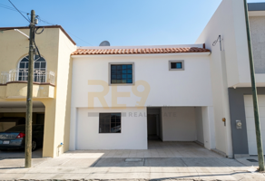 Foto de inmueble en P.º Shiraz 98899, Residencial Viñedos, Viñedos, 80063 Culiacán Rosales, Sin. #98899, Col. Amapas C.P. 80063, Culiacán