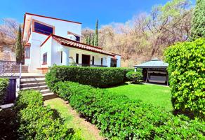 Foto de inmueble en Renta de Bonita Casa La Luciérnaga con Jardín y Alberca, Col. Ixtapan de la Sal C.P. 51900, Ixtapan de la Sal