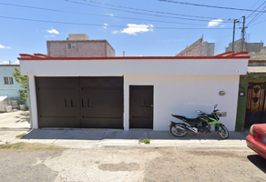Foto de inmueble en Calle Arsenio Florencio Rosas 106 #106, Col. Hidalgo C.P. 76057, Querétaro