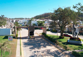 Foto de inmueble en P.º del Parque 9, 48280 Ixtapa, Jal. #9, Col. Colina Universitaria C.P. 48280, Puerto Vallarta