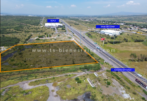 Foto de inmueble en Autop. Celaya - Querétaro, Villas del Sur, Apaseo el Grande, Gto., Col. Amexhe C.P. 38187, Apaseo el Grande