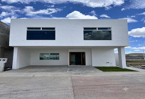 Foto de inmueble en P.º de las Calzadas, 34144 Durango, Dgo., Col. Las Calzadas C.P. 34144, Durango
