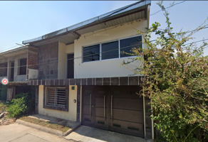 Foto de inmueble en Hernández, Gómez, 60154 Uruapan, Mich., Col. Natalio Vázquez Pallarez C.P. 60154, Uruapan