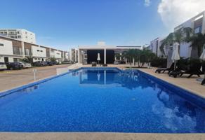 Foto de inmueble en Km, Av Huayacán 4, 77533 Cancún, Q.R. #4, Col. Residencial Isla Azul C.P. 77533, Benito Juárez