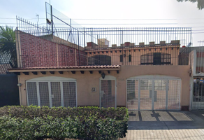 Foto de inmueble en Canal de Miramontes 1984, Educación, Coyoacán, 04400 Ciudad de México, CDMX #1984, Col. Educación C.P. 04400, Coyoacán