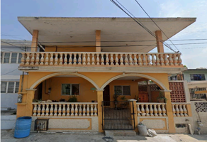 Foto de inmueble en Contadores  #408, Col. Unidad Modelo C.P. 89367, Tampico