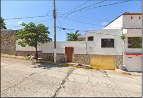 Foto de inmueble en Avenida Adolfo López Mateos 82 #82, Col. Las Playas C.P. 39390, Acapulco de Juárez