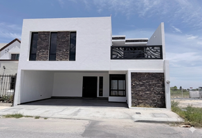 Foto de inmueble en Calle María de Jesús Recio de Flores #984, Residencial El Tapanco, Saltillo, Col. La Palmilla C.P. 25295, Saltillo
