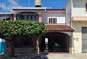 Foto de inmueble en Avenida Universidad, Col. Las Víboras C.P. 28040, Colima