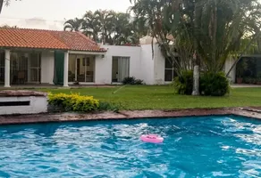 Foto de inmueble en AV DE LOS CISNES #320, Col. Soleares C.P. 28219, Manzanillo