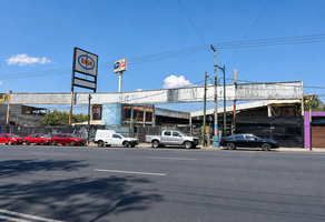 Foto de inmueble en Av Ermita Iztapalapa, Col. San Pablo C.P. 09000, Iztapalapa