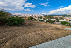 Foto de inmueble en CALLE ANDADOR SIERRA VENTANA, Col. Marfil Centro C.P. 36250, Guanajuato
