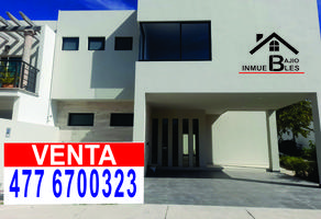 Foto de inmueble en Casa con 3 Recámaras con Baño y la Principal con Vestidor,  Sala T.v., Cuarto de Servicio, Roof Gard, Col. Residencial Punta del Este C.P. 37296, León