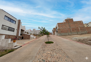 Foto de inmueble en COTO RECIDENCIAL PIRULES, Col. Villas Cervantinas C.P. 36250, Guanajuato