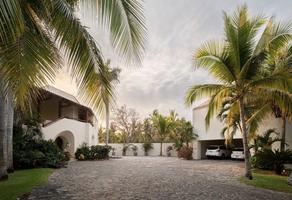 Foto de inmueble en Playablanca, Col. Aeropuerto C.P. 40888, Zihuatanejo de Azueta