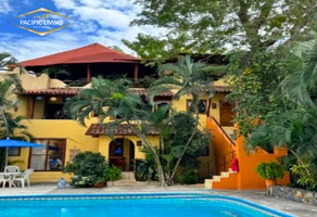 Foto de inmueble en PLAYA LA MADERA, Col. La Moraleja C.P. 40880, Zihuatanejo de Azueta
