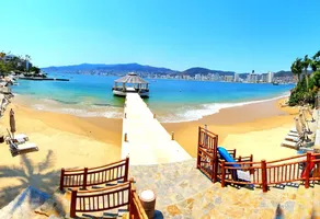 Foto de inmueble en Costera guitarron #1, Col. Playa Guitarrón C.P. 39880, Acapulco de Juárez