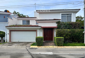 Foto de inmueble en Jardin Ave del Paraiso Poniente, Col. Jardín Real C.P. 45136, Zapopan