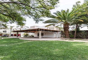 Foto de inmueble en Av. Atemajac, Col. Jardines de Atemajac C.P. 44227, Guadalajara