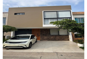 Foto de inmueble en Av. Nueva Galicia, Col. La Rioja C.P. 45645, Tlajomulco de Zúñiga