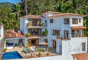 Foto de inmueble en Ava Gardner #530, Col. Lomas de Mismaloya C.P. 48294, Puerto Vallarta