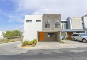 Foto de inmueble en Av. Madeiras, Col. Madeiras C.P. 45134, Zapopan