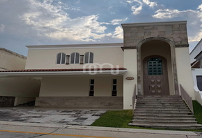 Foto de inmueble en Av Paseo Royal Country, Col. Royal Country C.P. 45116, Zapopan