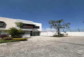 Foto de inmueble en Av. Paseo de La Luna, Col. Valle Real C.P. 45019, Zapopan