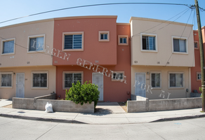Foto de inmueble en LA VIVIENDA DE INTERES SOCIAL MARCADA CON EL NUMERO 4 DEL LOTE 17 DE LA MANZANA 63 UBICADA EN LA CAL, Col. Los Héroes Tecámac II C.P. 55764, Tecámac
