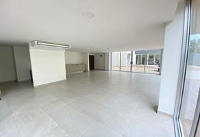Foto de inmueble en Av. Colinas del Huajuco, Col. Colinas del Huajuco C.P. 64988, Monterrey