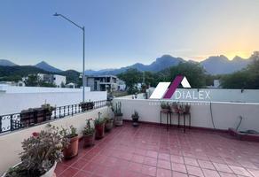 Foto de inmueble en Renta Residencia de 670 m2 EL Cercado en Santiago - 4 Recámaras, Cochera 5 Autos + Paneles Solares, Col. El Cercado Centro C.P. 67320, Santiago