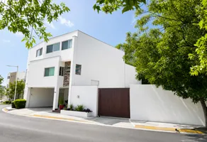 Foto de inmueble en Av. de la Tierra #415, Col. Privadas la Huasteca C.P. 66354, Santa Catarina