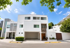 Foto de inmueble en Av de la Tierra #415, Col. Privadas la Huasteca C.P. 66354, Santa Catarina