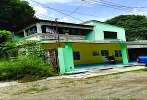 Foto de inmueble en Callejón Cristóbal Colon sin numero entre Cuauhtémoc e Independencia, Col. Loma Bonita Centro C.P. 68400, Loma Bonita