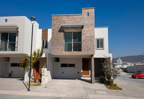 Foto de inmueble en av la vista, Col. La vista Residencial C.P. 76146, Corregidora